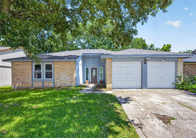 Homes for sale in Friendswood, TX | 2527 Corral Trl, Friendswood, TX 77546 | MLS# 86220018