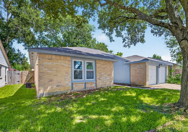 Homes for sale in Friendswood, TX | 2527 Corral Trl, Friendswood, TX 77546 | MLS# 86220018