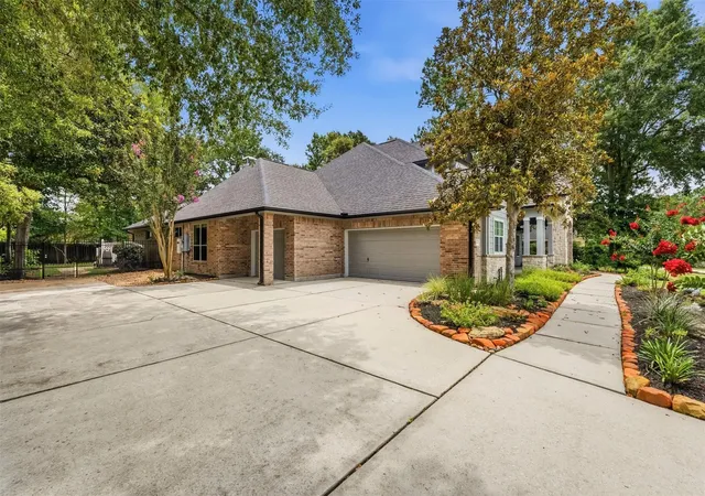 Photo 3 of Single family home for sale at 13249 Autumn Ash Dr, Conroe, TX 77302 | MLS# 28112563 | Listing updated on 2026-09-04