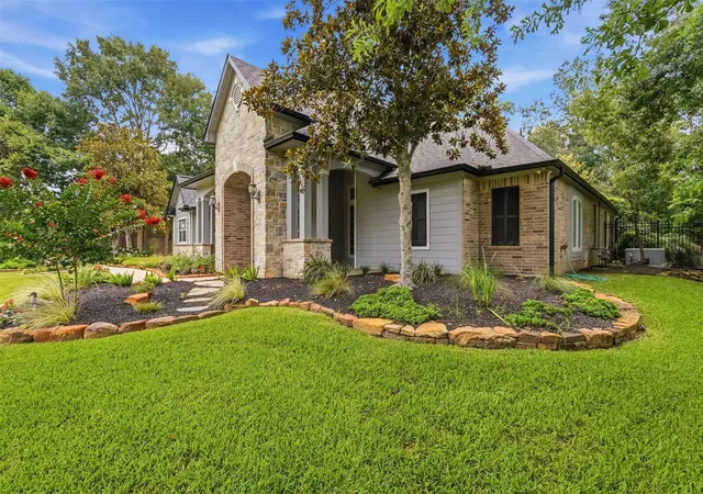 Photo 4 of Single family home for sale at 13249 Autumn Ash Dr, Conroe, TX 77302 | MLS# 28112563 | Listing updated on 2026-09-04