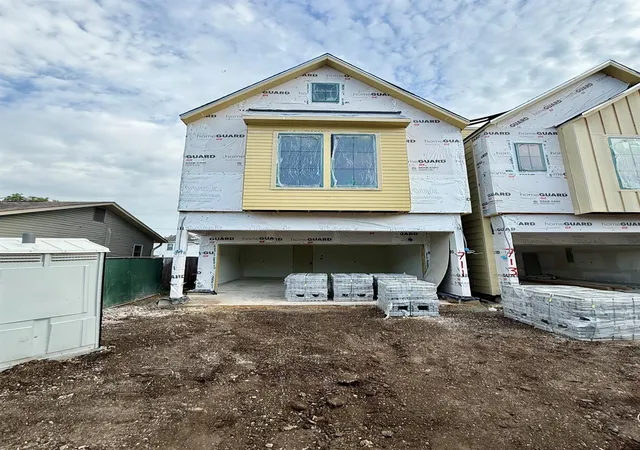 Photo 3 of Single family home for sale at 711 E 26th Street, Houston, TX 77009 | MLS# 36627624 | Listing updated on 2026-08-27