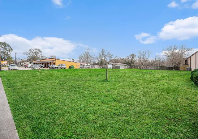 3rd image of 2412 Pasadena Blvd, Pasadena, TX 77502 | MLS# 89608964