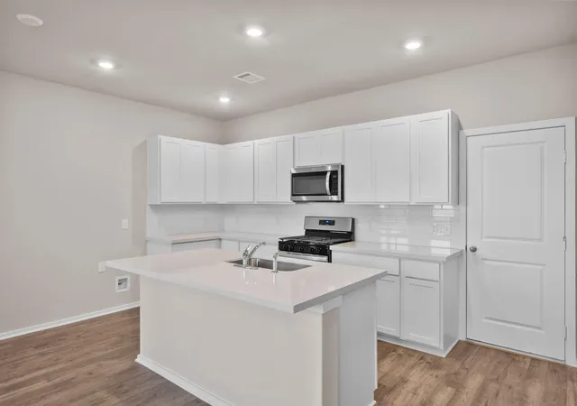 Photo 4 of Single family home for sale at 12072 Moonlight Path Dr, Conroe, TX 77304 | MLS# 67212782 | Listing updated on 2026-09-20