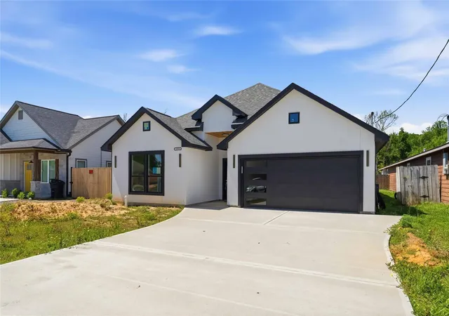 Photo 1 of Single family home for sale at 201 Road 51022, Cleveland, TX 77327 | MLS# 28236001 | Listing updated on 2026-07-31