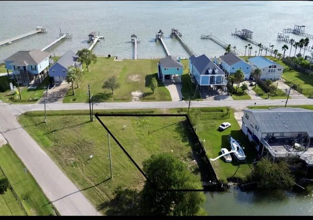 Homes for sale in Dickinson, TX | 1604 Dick Bay Dr, Dickinson, TX 77539 | MLS# 17975303