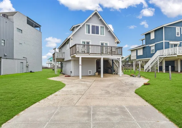 Photo 4 of Single family home for sale at 4227 Maison Rouge Ct, Galveston, TX 77554 | MLS# 14330562 | Listing updated on 2026-09-17
