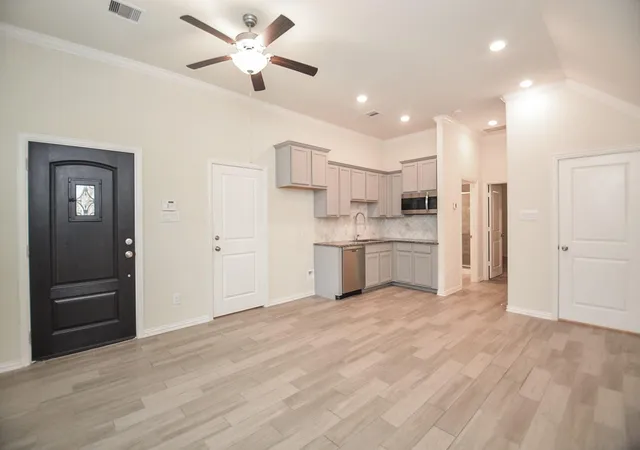 Photo 3 of Single family home for sale at 1111 Teamriddle Way, Richmond, TX 77406 | MLS# 44764185 | Listing updated on 2026-08-30