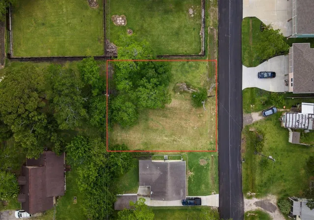 1st image of 402 Bay Oaks Dr, La Porte, TX 77571 | MLS# 74724345