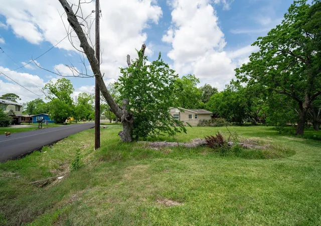 Photo 3 of Land for sale at 402 Bay Oaks Dr, La Porte, TX 77571 | MLS# 74724345 | Listing updated on 2026-08-04
