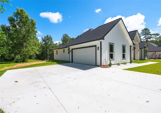 Photo 2 of Single family home for sale at 374 County Rd 6490, Dayton, TX 77535 | MLS# 83415302 | Listing updated on 2026-07-16