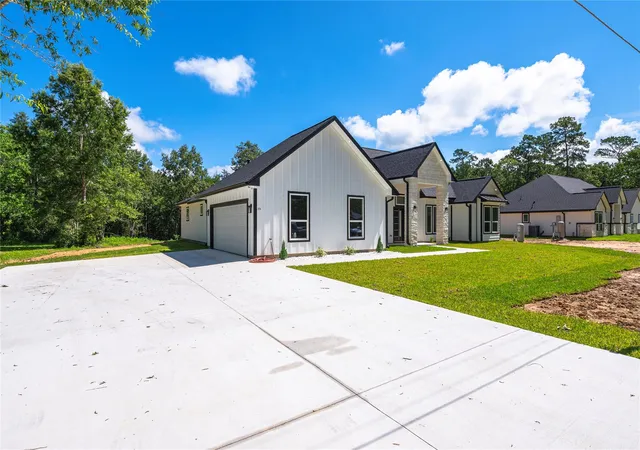 Photo 3 of Single family home for sale at 374 County Rd 6490, Dayton, TX 77535 | MLS# 83415302 | Listing updated on 2026-07-16