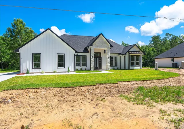 Photo 4 of Single family home for sale at 374 County Rd 6490, Dayton, TX 77535 | MLS# 83415302 | Listing updated on 2026-07-16