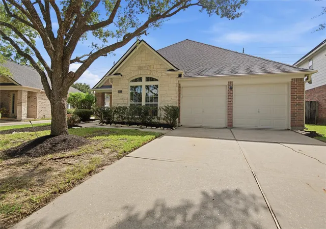 3rd image of 15830 Magnolia Shores Ln, Houston, TX 77044 | MLS# 24071061