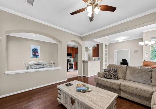 5th image of 158 N Valley Oaks Cir, Spring, TX 77382 | MLS# 30159715
