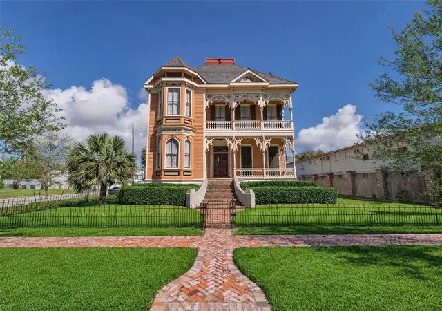 Photo 1 of Single family home for sale at 926 Winnie St, Galveston, TX 77550 | MLS# 44381561 | Listing updated on 2026-05-14