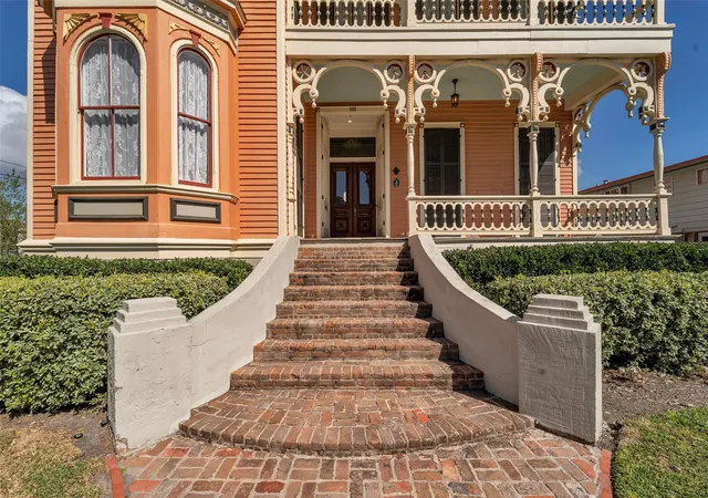 Photo 3 of Single family home for sale at 926 Winnie St, Galveston, TX 77550 | MLS# 44381561 | Listing updated on 2026-05-14