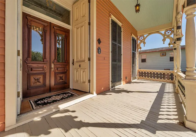 Photo 4 of Single family home for sale at 926 Winnie St, Galveston, TX 77550 | MLS# 44381561 | Listing updated on 2026-05-14