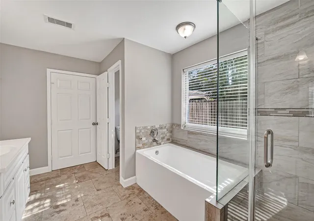 Photo 3 of Single family home for sale at 20515 Forest Strm Dr, Humble, TX 77346 | MLS# 72665533 | Listing updated on 2026-09-17