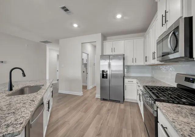 Photo 3 of Single family home for sale at 6294 Wedgewood Hills Dr, Conroe, TX 77304 | MLS# 5922574 | Listing updated on 2026-08-21