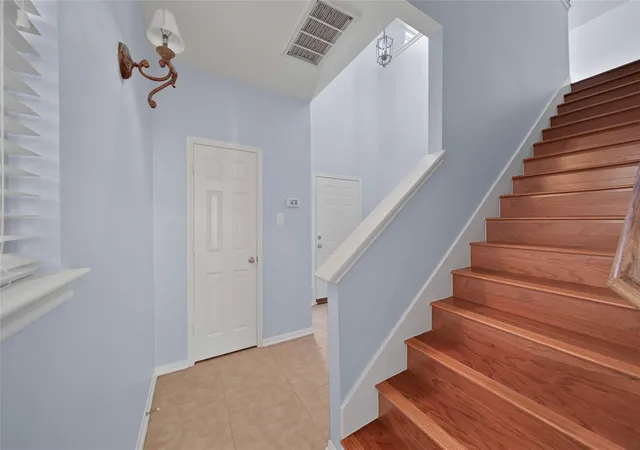 5th image of 3308 Home Point Dr, Houston, TX 77091 | MLS# 69366583