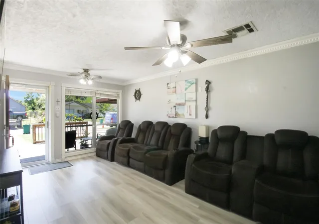 4th image of 306 W Houston Ave, Pasadena, TX 77502 | MLS# 58363530