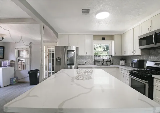 5th image of 306 W Houston Ave, Pasadena, TX 77502 | MLS# 58363530