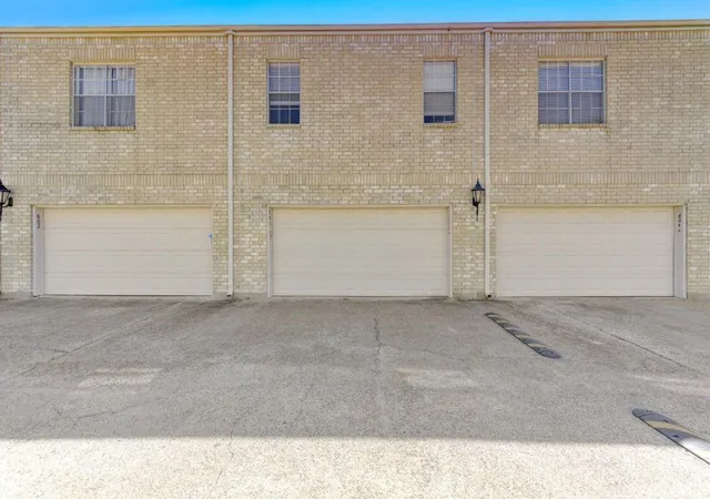 Homes for sale in Houston, TX | 3800 Tanglewilde St #803, Houston, TX 77063 | MLS# 42867203