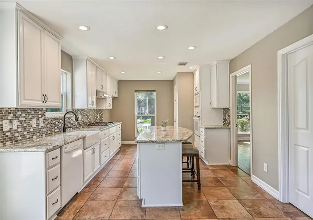 Photo 2 of Single family home for sale at 513 Meadow Bend Dr, Friendswood, TX 77546 | MLS# 84501816 | Listing updated on 2026-09-06