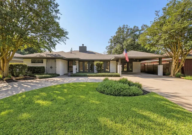 Photo 3 of Sale Pending at 4517 Willowbend Blvd, Houston, TX 77035 | MLS# 62425864 | Listing updated on 2026-09-16