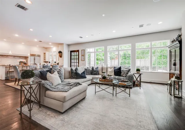 Photo 1 of Single family home for sale at 2815 Albans Rd, Houston, TX 77005 | MLS# 45988655 | Listing updated on 2026-09-13