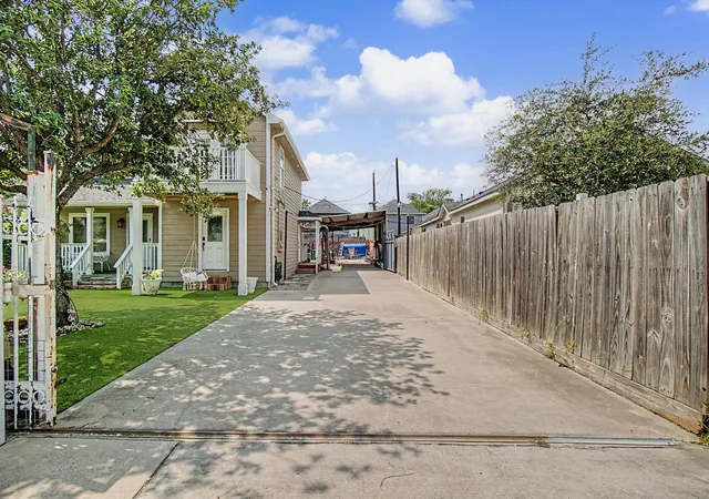 Photo 3 of Single family home for sale at 10034 Alfred Ln, Houston, TX 77041 | MLS# 72726975 | Listing updated on 2026-07-19