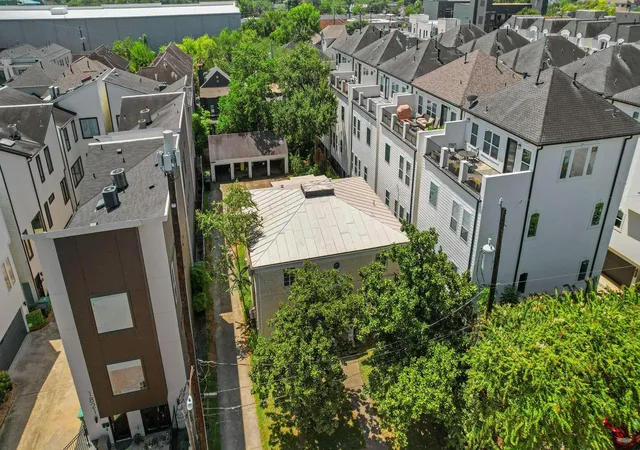 11th image of 1823 W Main St #4, Houston, TX 77098 | MLS# 38876051