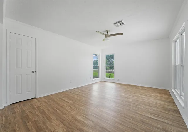 5th image of 606 Meadowlawn St, La Porte, TX 77571 | MLS# 73864230