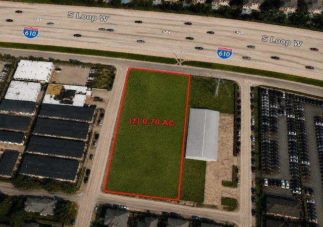 Photo 1 of Sale Pending at 9603 Riddlewood Ln, Houston, TX 77025 | MLS# 36710950 | Listing updated on 2026-09-17