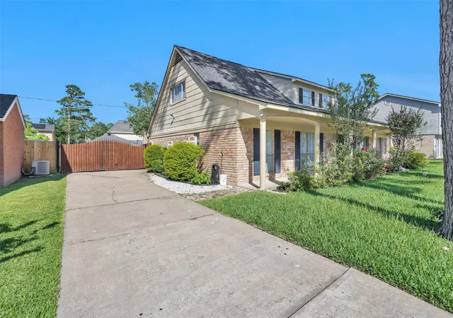 Photo 3 of Single family home for sale at 15010 Falling Crk Dr, Houston, TX 77068 | MLS# 53648456 | Listing updated on 2026-08-28
