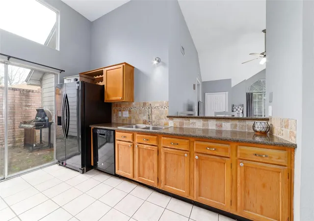 3rd image of 19515 Horden Creek Dr, Tomball, TX 77375 | MLS# 65165172