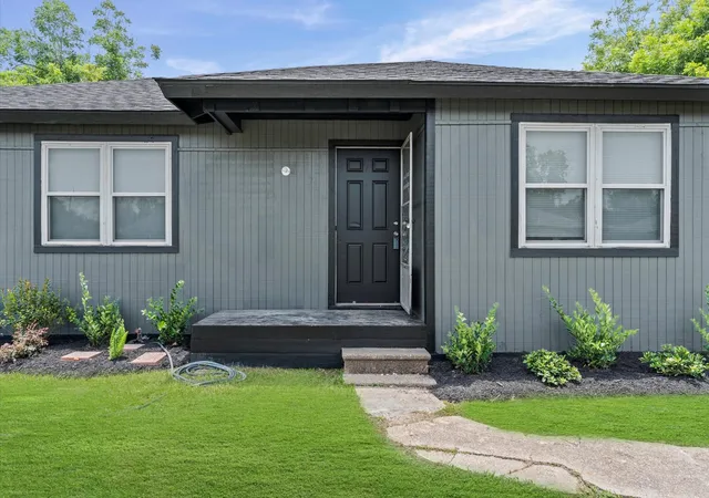 2nd image of 3626 Sparrow St, Houston, TX 77051 | MLS# 42784104