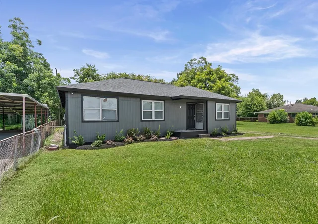 3rd image of 3626 Sparrow St, Houston, TX 77051 | MLS# 42784104
