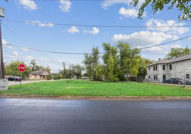 Photo 3 of Land for sale at 2605 Sumpter St, Houston, TX 77026 | MLS# 50148604 | Listing updated on 2026-02-18