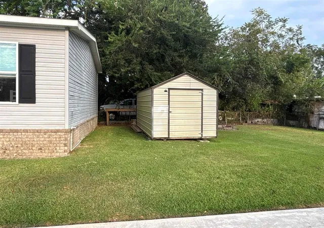 Homes for sale in Pinehurst, TX | 3013 W Park Ave, Pinehurst, TX 77630 | MLS# 70516503