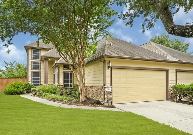 Photo 2 of Townhouse for sale at 7935 Glenn Cliff Dr, Houston, TX 77064 | MLS# 43996490 | Listing updated on 2026-08-07
