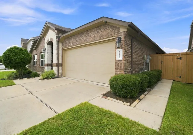 3rd image of 10110 Whitney Reach Dr, Rosharon, TX 77583 | MLS# 26922250