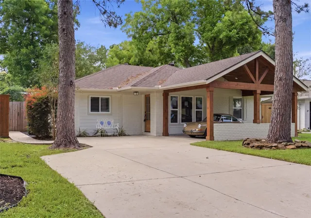 Photo 1 of Single family home for sale at 2210 Wakefield Dr, Houston, TX 77018 | MLS# 31151733 | Listing updated on 2026-09-19