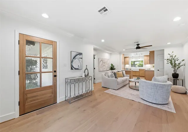 Photo 3 of Single family home for sale at 2210 Wakefield Dr, Houston, TX 77018 | MLS# 31151733 | Listing updated on 2026-09-19