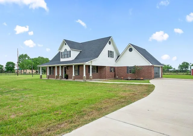 Photo 4 of Sale Pending at 602 Cedar Crk Dr, Needville, TX 77461 | MLS# 33737291 | Listing updated on 2026-09-08