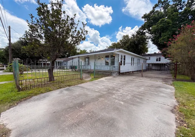 1st image of 714 Bolling Ln, Houston, TX 77076 | MLS# 80797299