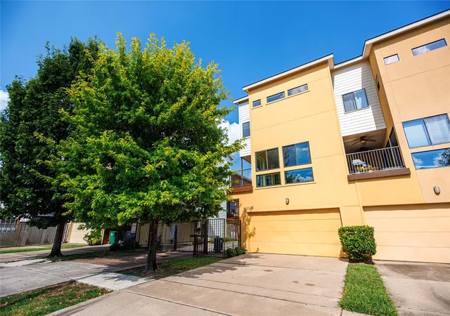 Photo 2 of Sale Pending at 2320 Jackson St, Houston, TX 77004 | MLS# 82445713 | Listing updated on 2026-09-09