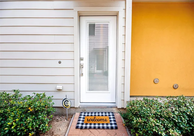 Photo 3 of Sale Pending at 2320 Jackson St, Houston, TX 77004 | MLS# 82445713 | Listing updated on 2026-09-09