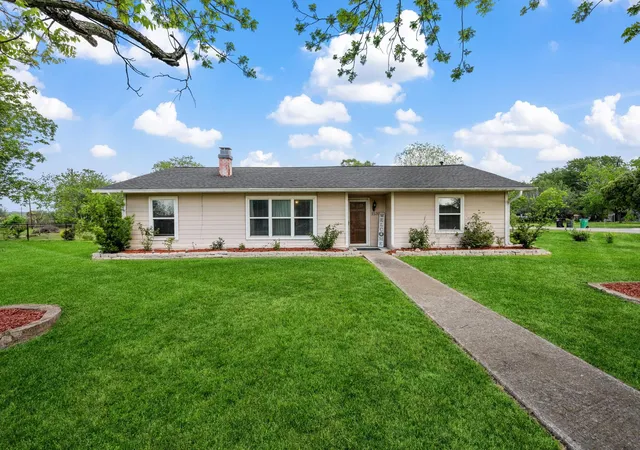 Photo 1 of Single family home for sale at 1539 Sterling Dr, Baytown, TX 77523 | MLS# 18403082 | Listing updated on 2026-08-31