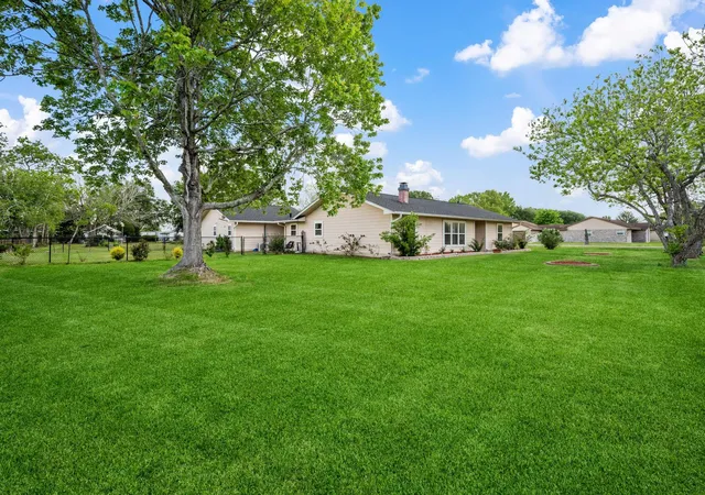 Photo 3 of Single family home for sale at 1539 Sterling Dr, Baytown, TX 77523 | MLS# 18403082 | Listing updated on 2026-08-31